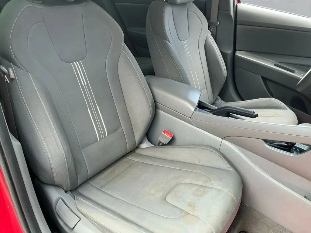 Hyundai Elantra photo 22