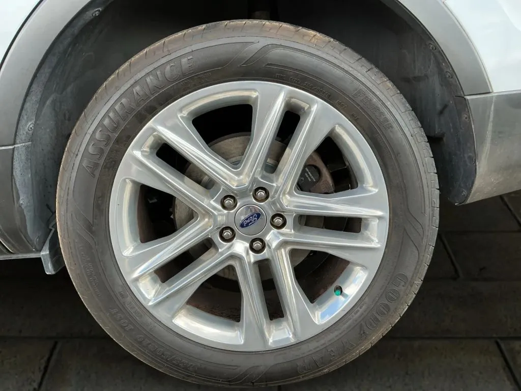 Ford Explorer photo 17