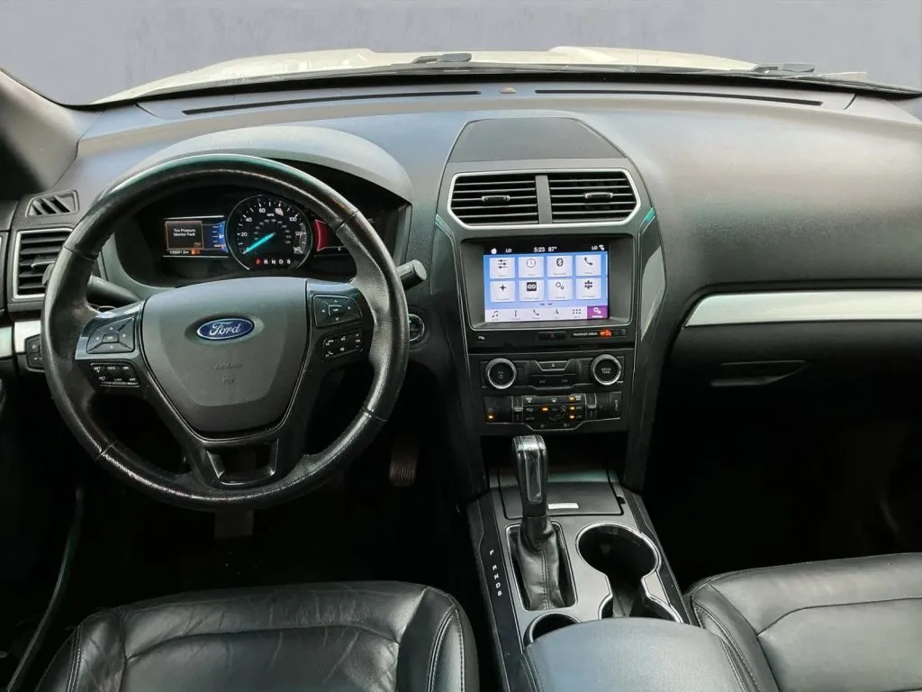 Ford Explorer photo 16