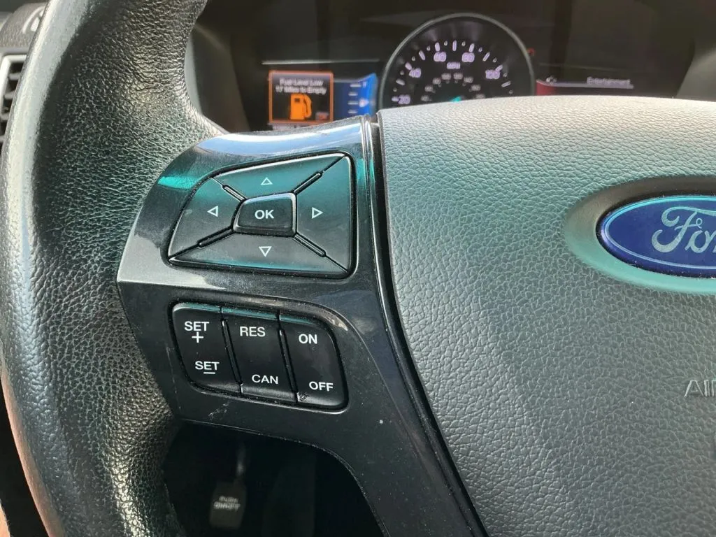 Ford Explorer photo 27