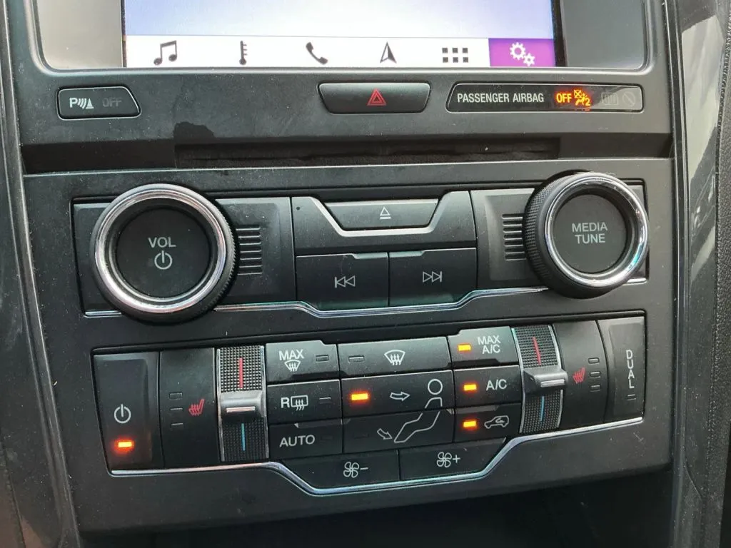 Ford Explorer photo 33