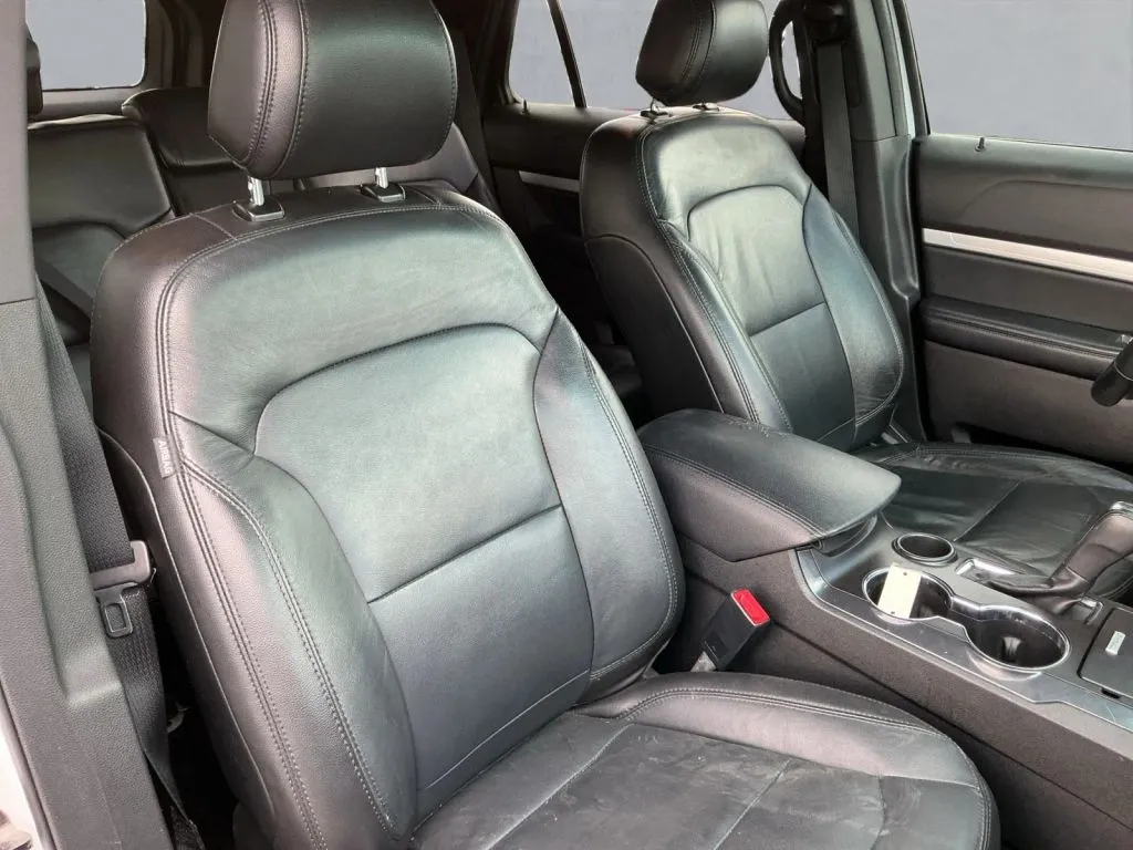 Ford Explorer photo 22
