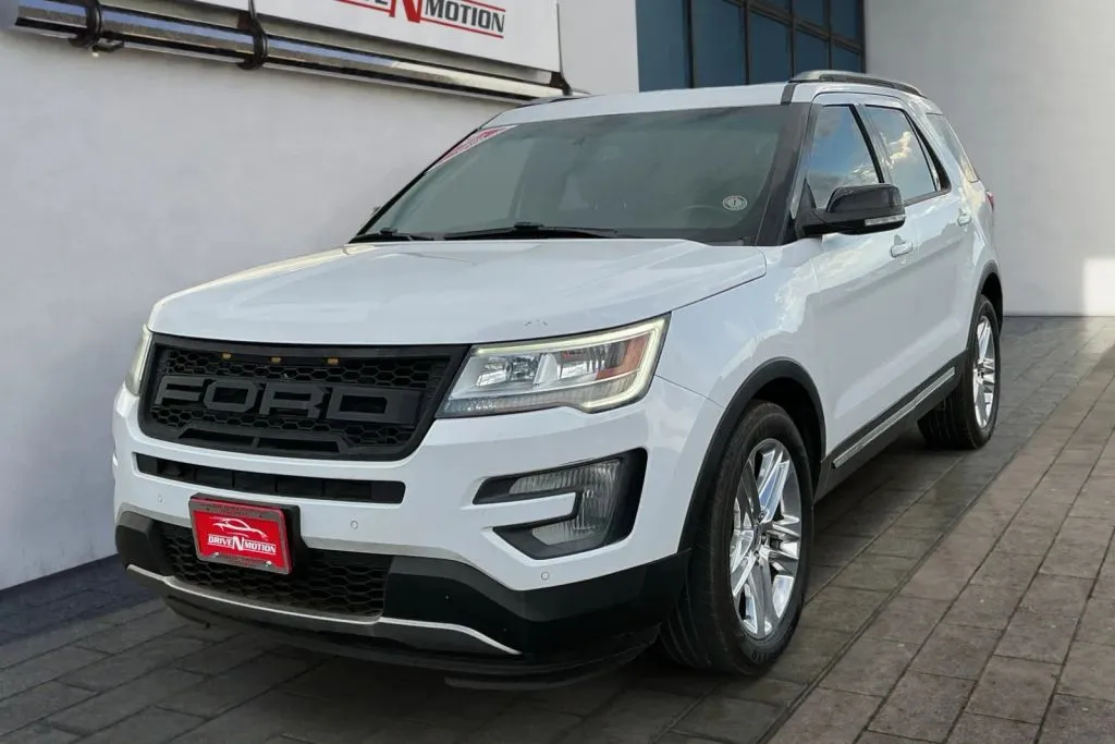 Ford Explorer photo 7