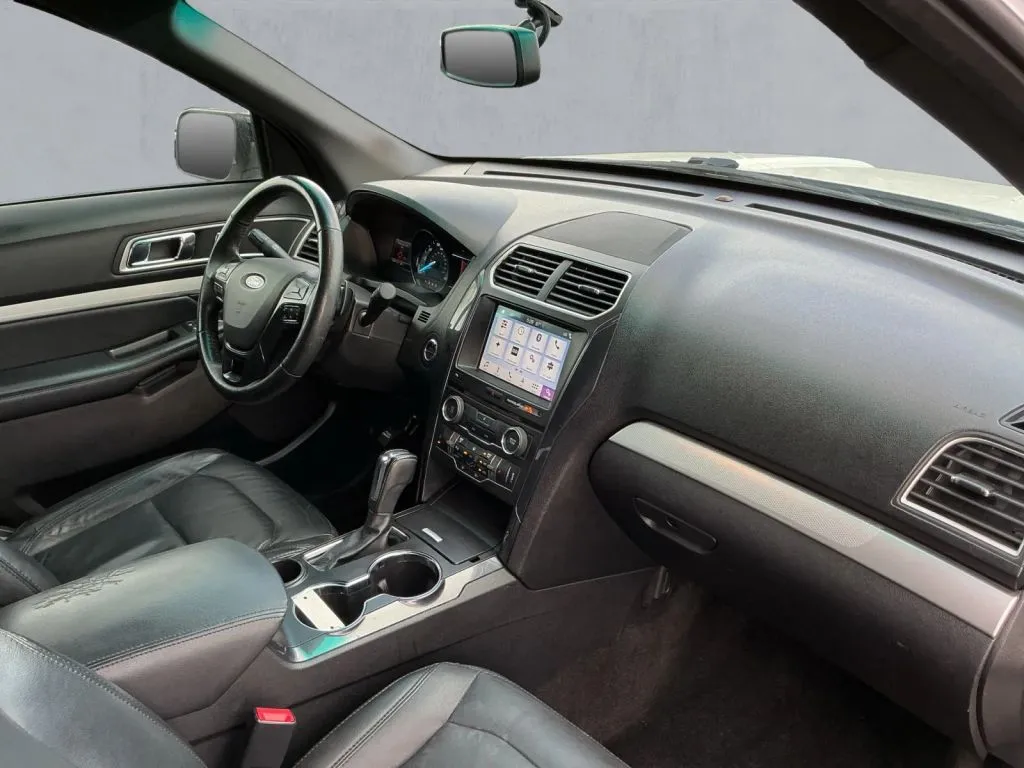 Ford Explorer photo 20