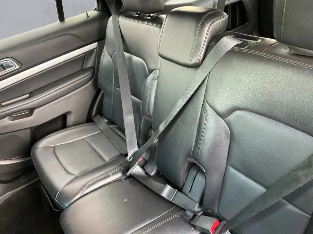 Ford Explorer photo 15