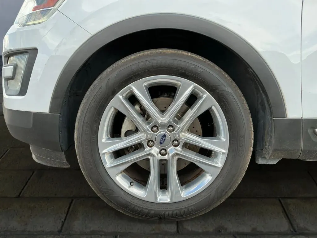 Ford Explorer photo 24