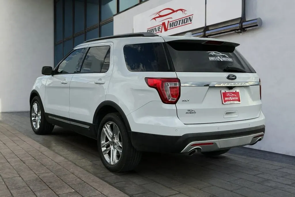 Ford Explorer photo 6