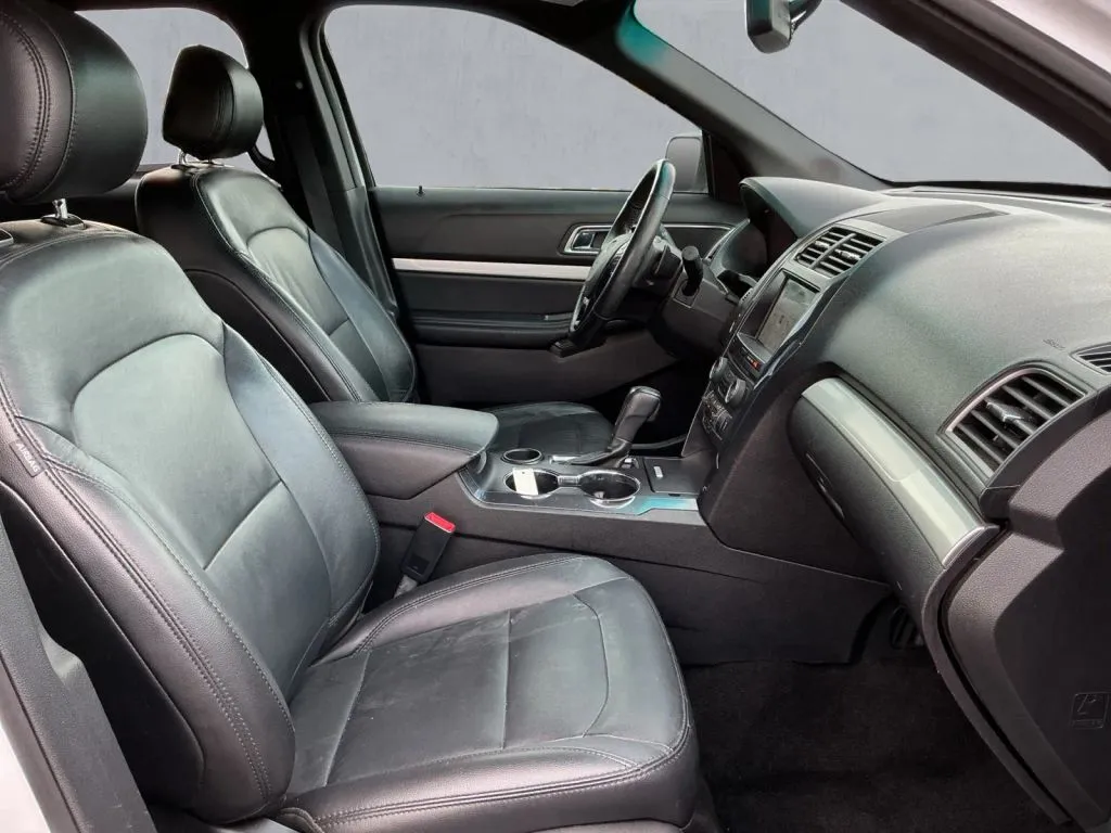 Ford Explorer photo 21