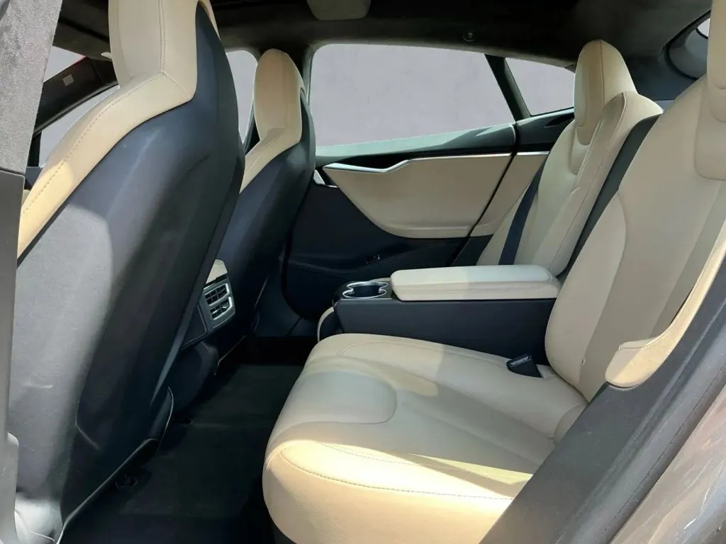 Tesla Model S photo 15