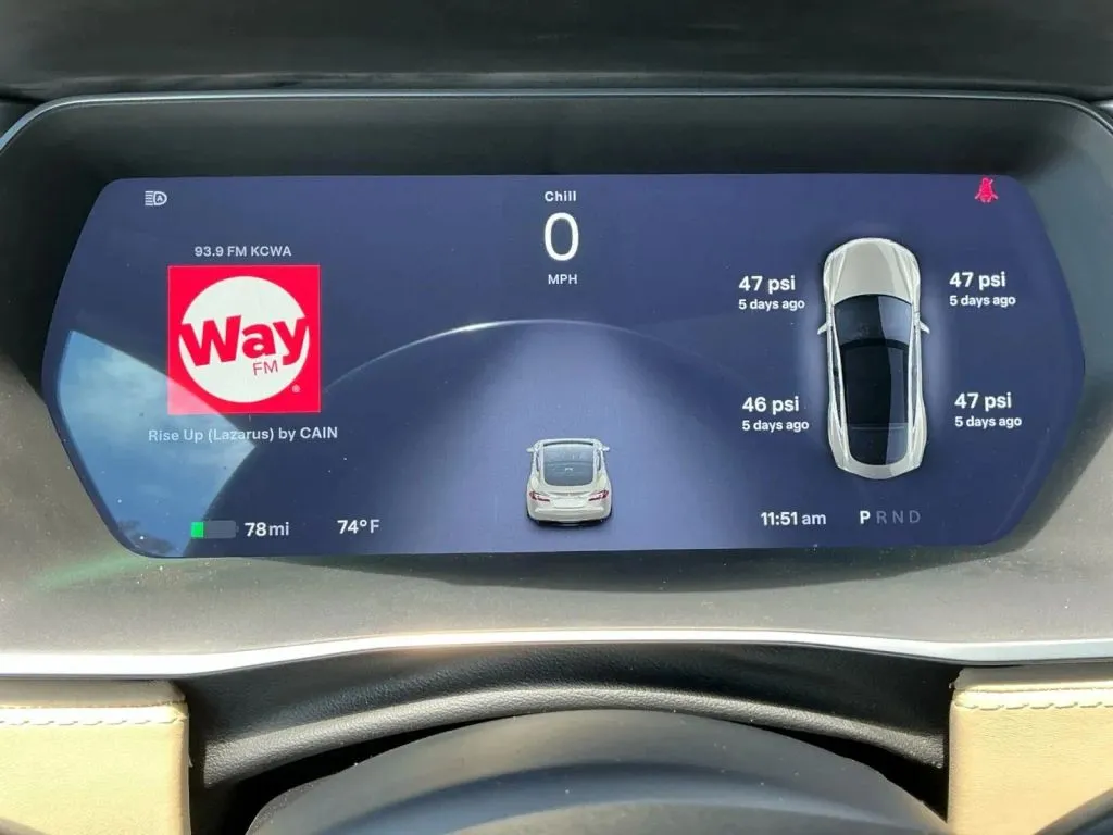 Tesla Model S photo 28