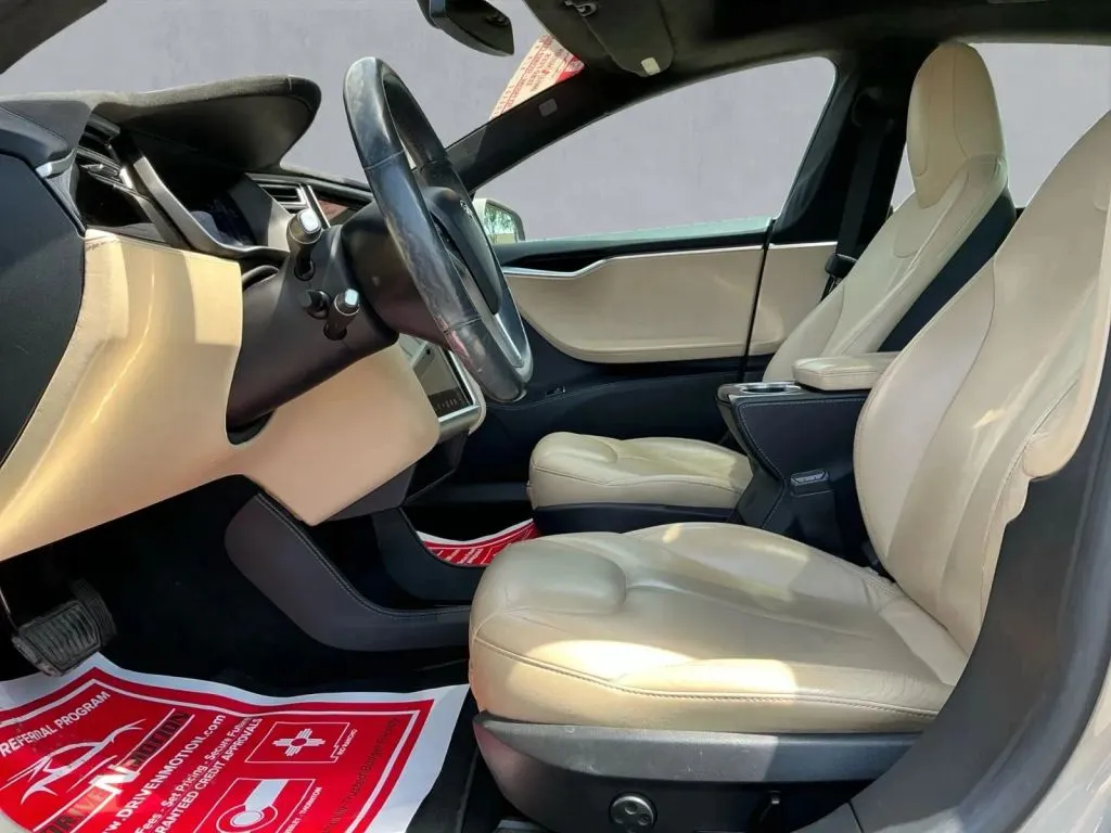 Tesla Model S photo 13