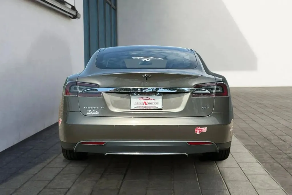 Tesla Model S photo 6