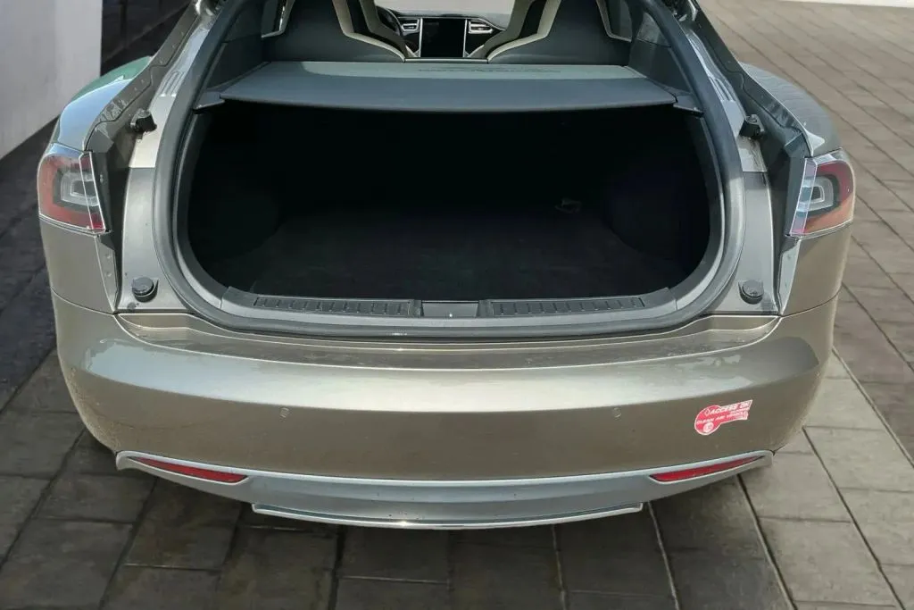 Tesla Model S photo 21