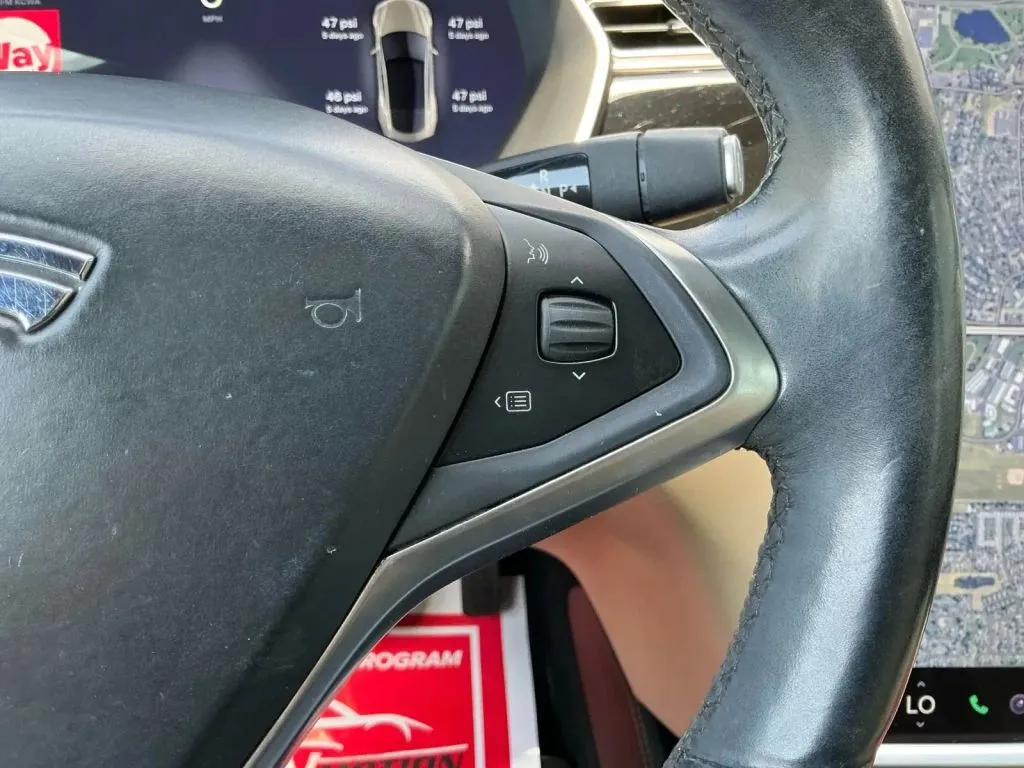 Tesla Model S photo 30