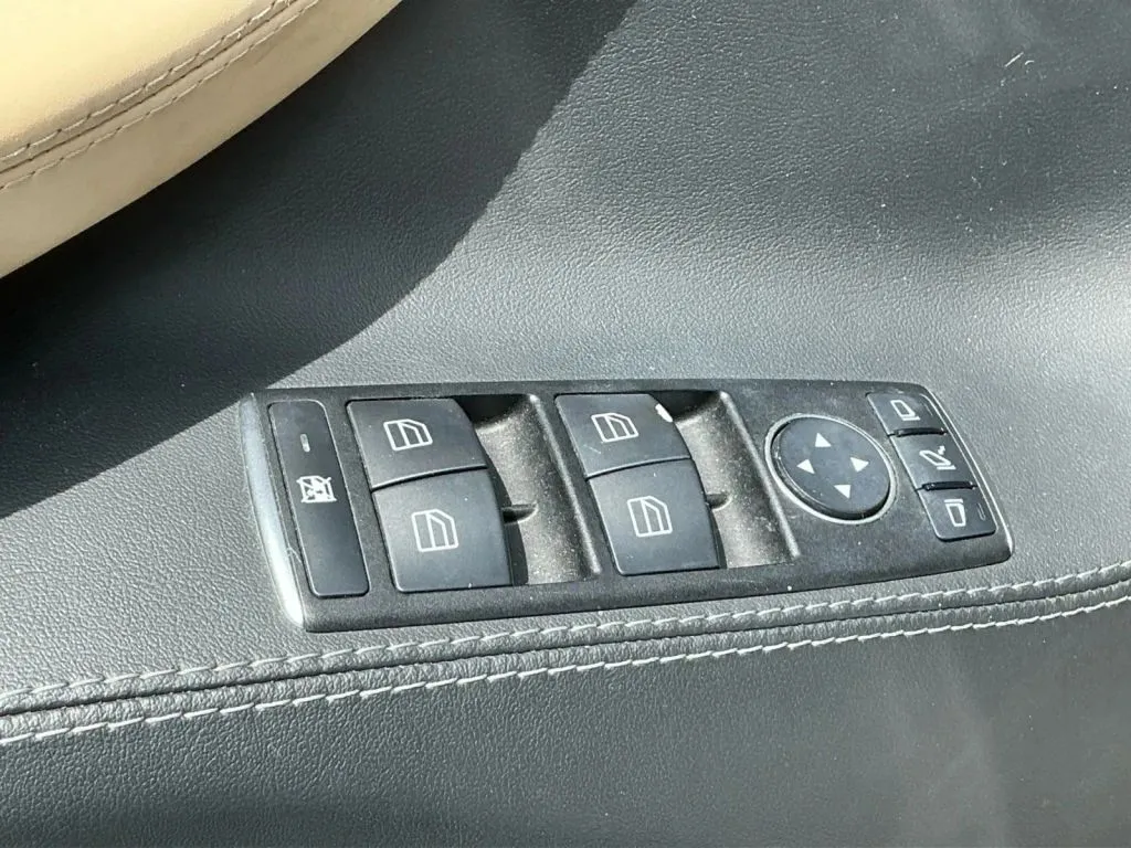 Tesla Model S photo 12