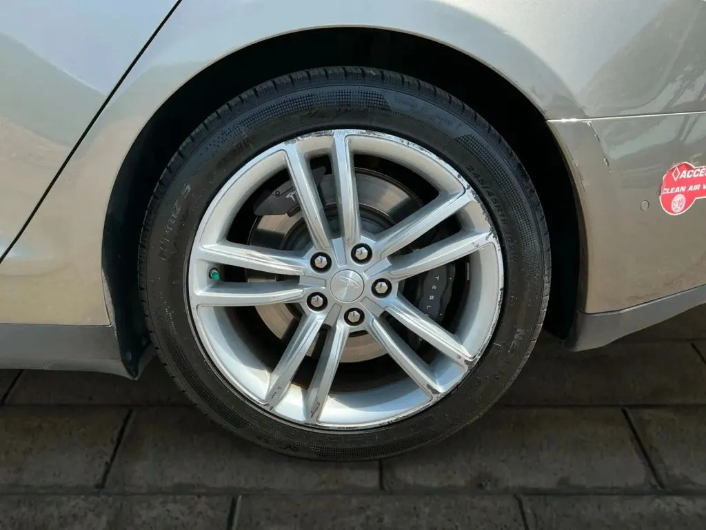 Tesla Model S photo 19