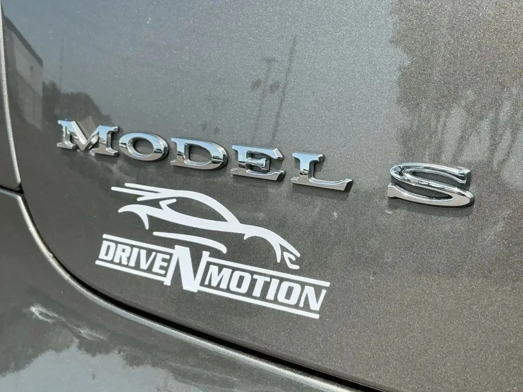 Tesla Model S photo 20