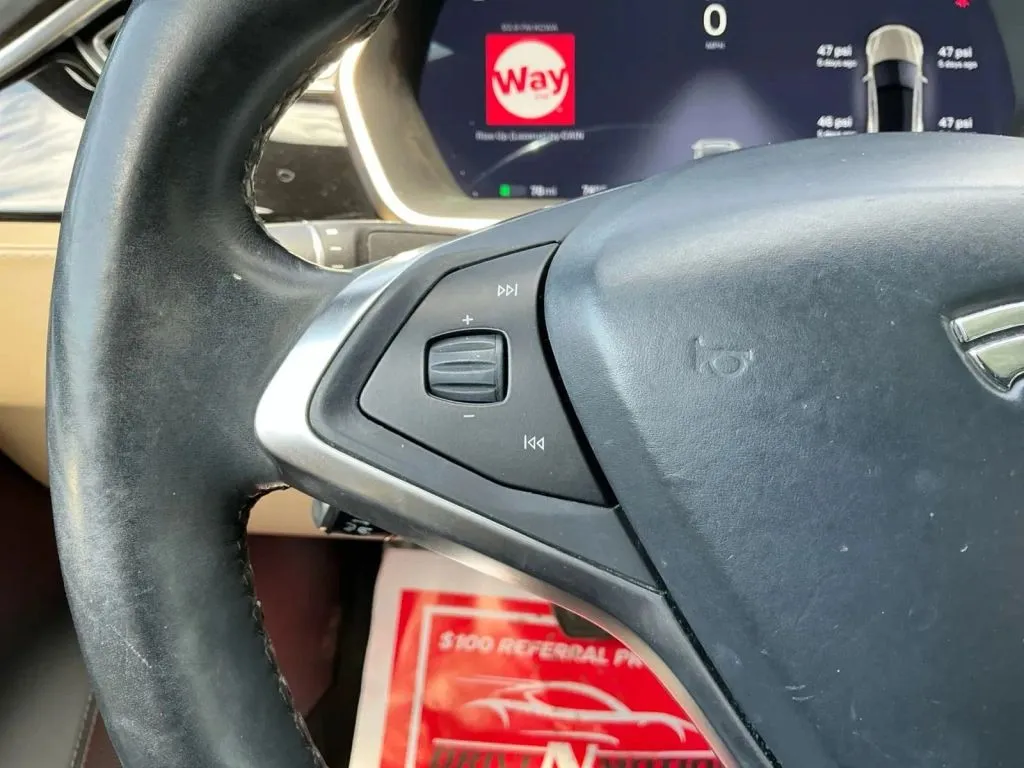Tesla Model S photo 29