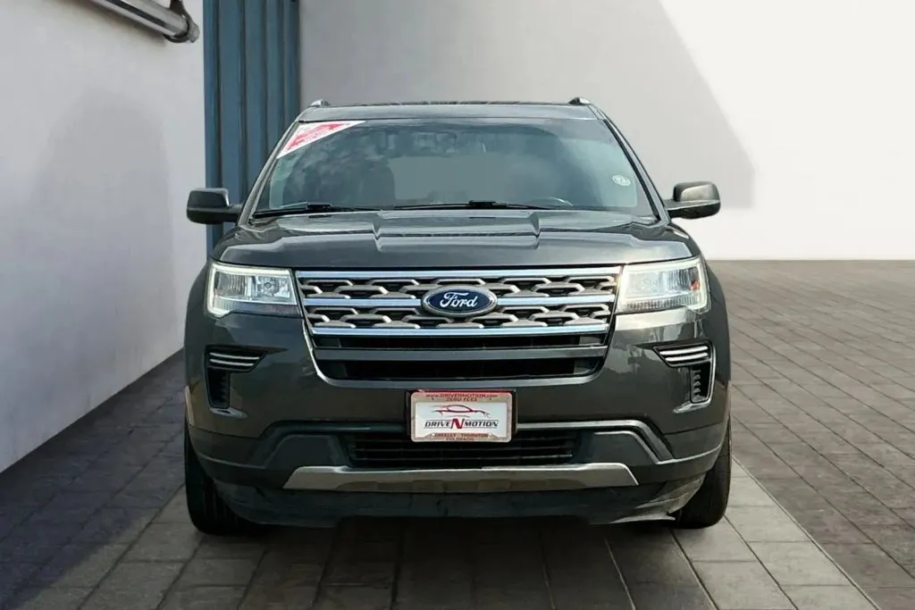 Ford Explorer photo 8