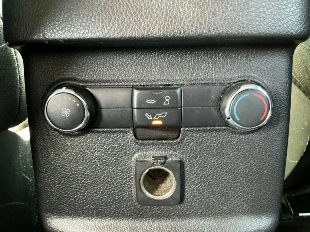 Ford Explorer photo 36