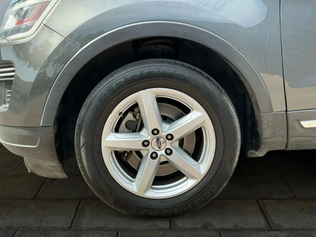 Ford Explorer photo 25