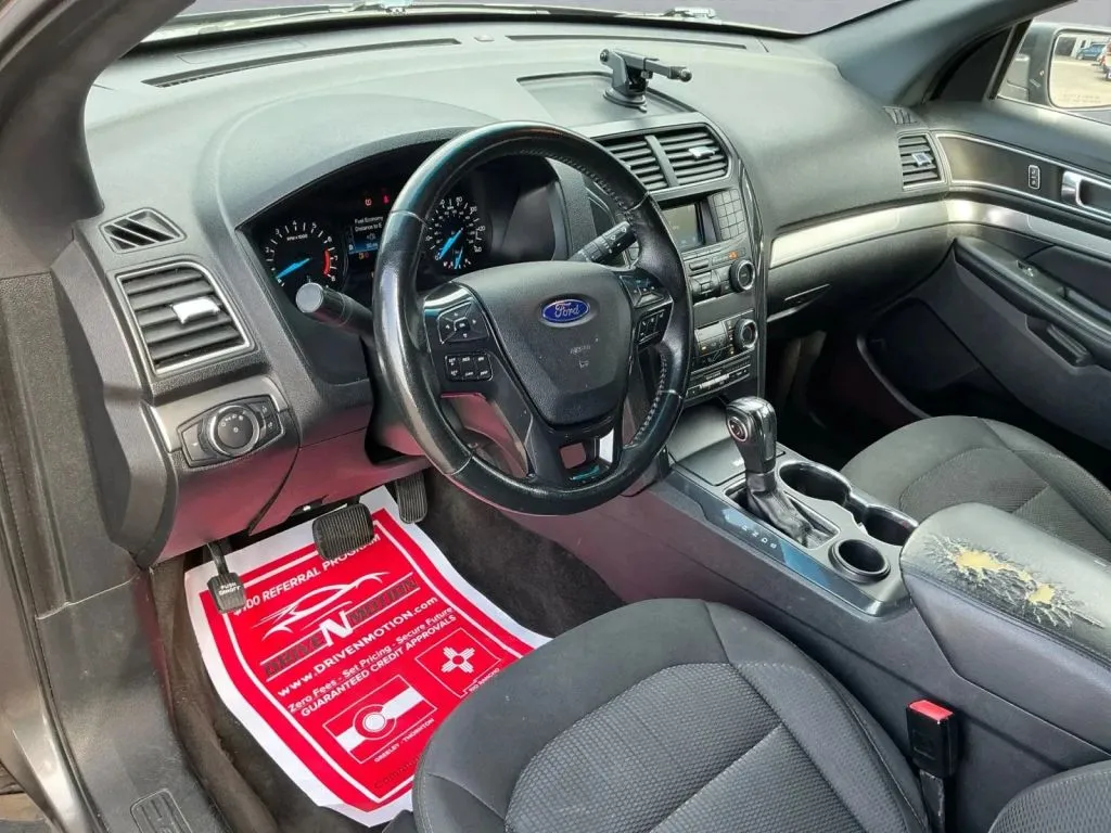 Ford Explorer photo 13