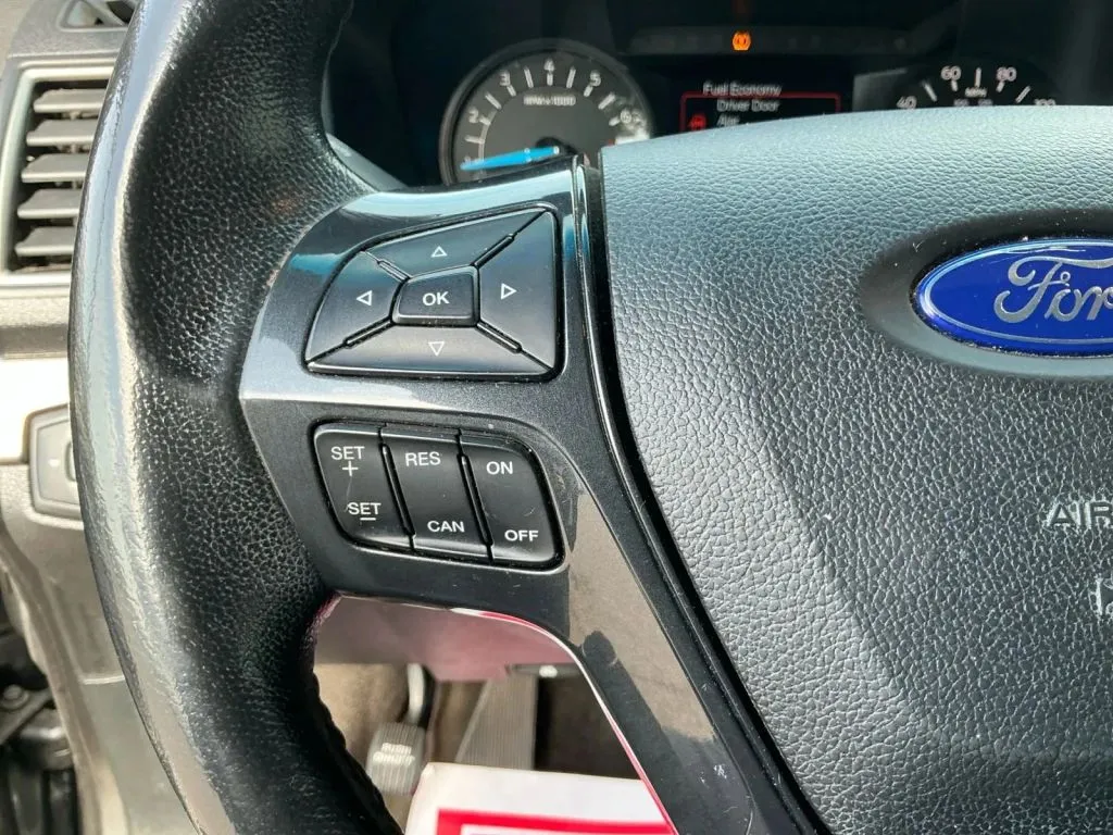 Ford Explorer photo 28