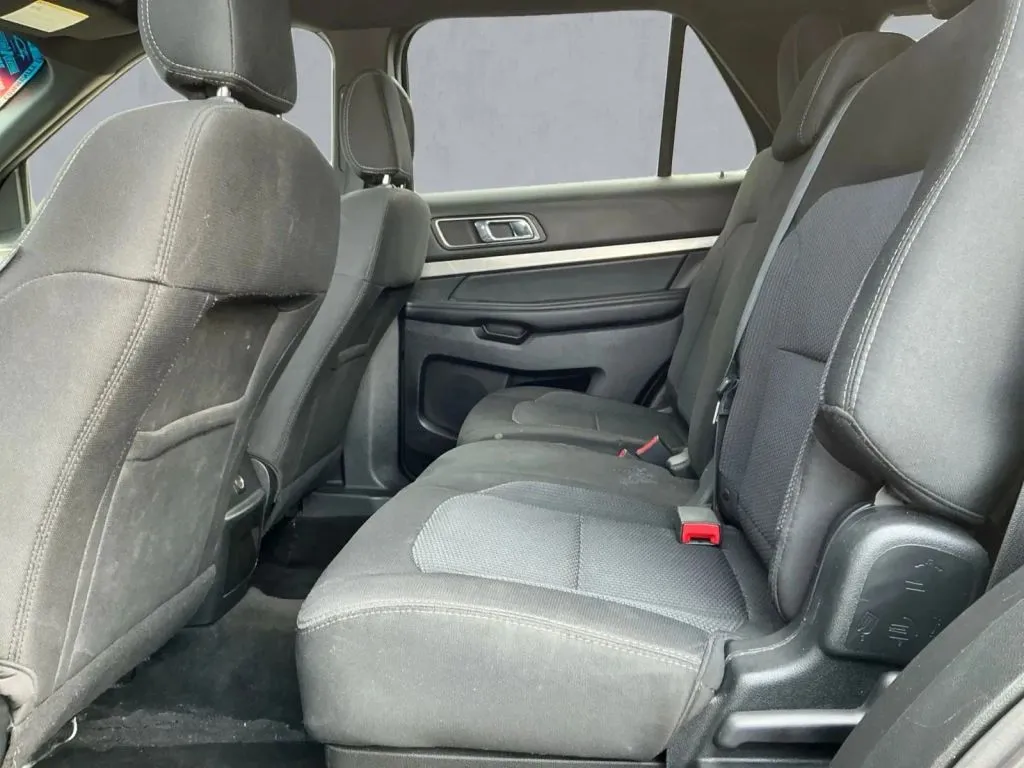 Ford Explorer photo 14