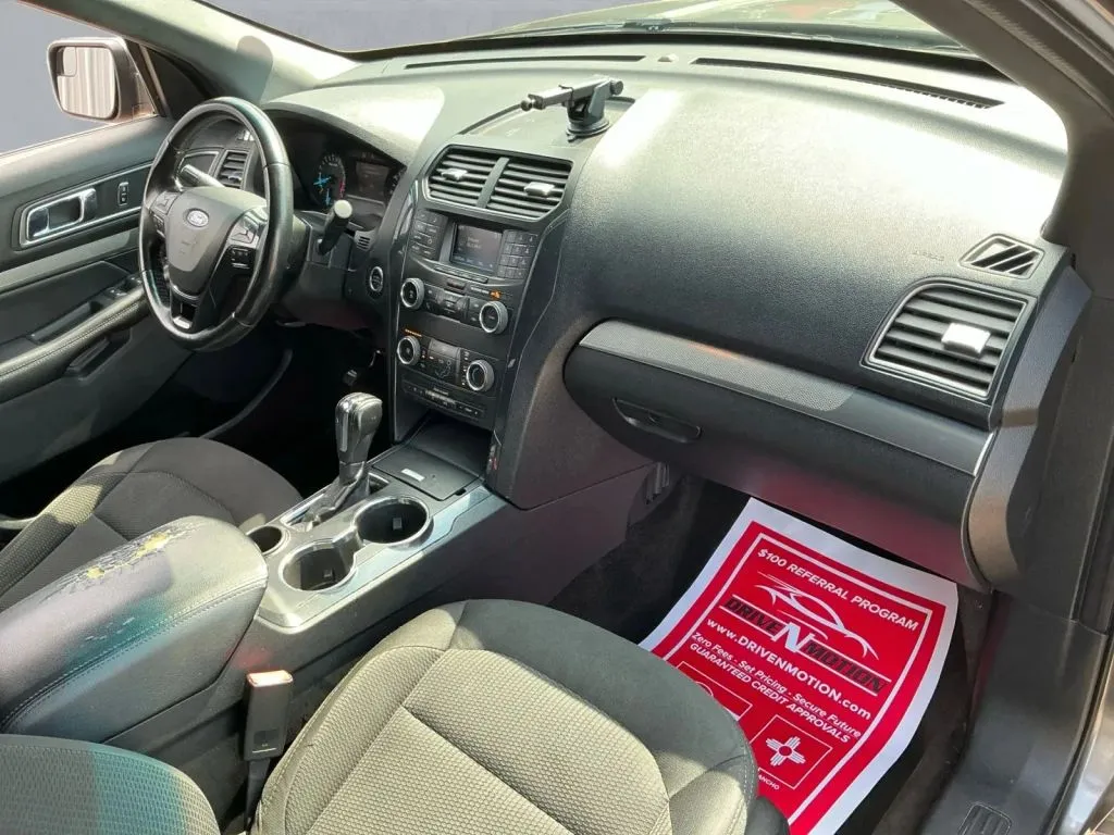 Ford Explorer photo 21