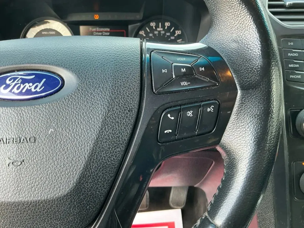 Ford Explorer photo 29