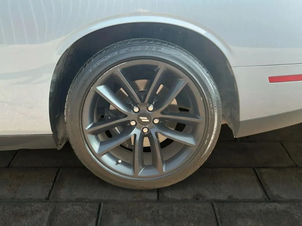 Dodge Challenger photo 16