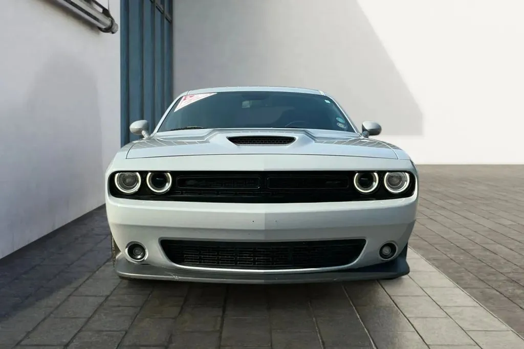 Dodge Challenger photo 8