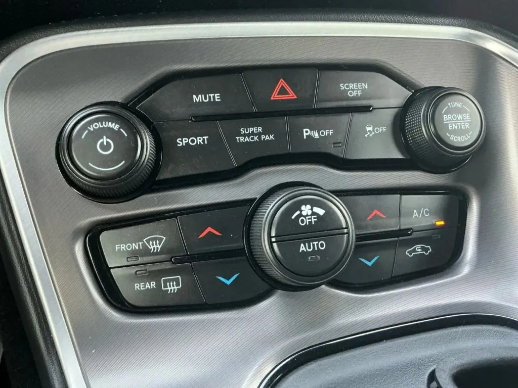 Dodge Challenger photo 31