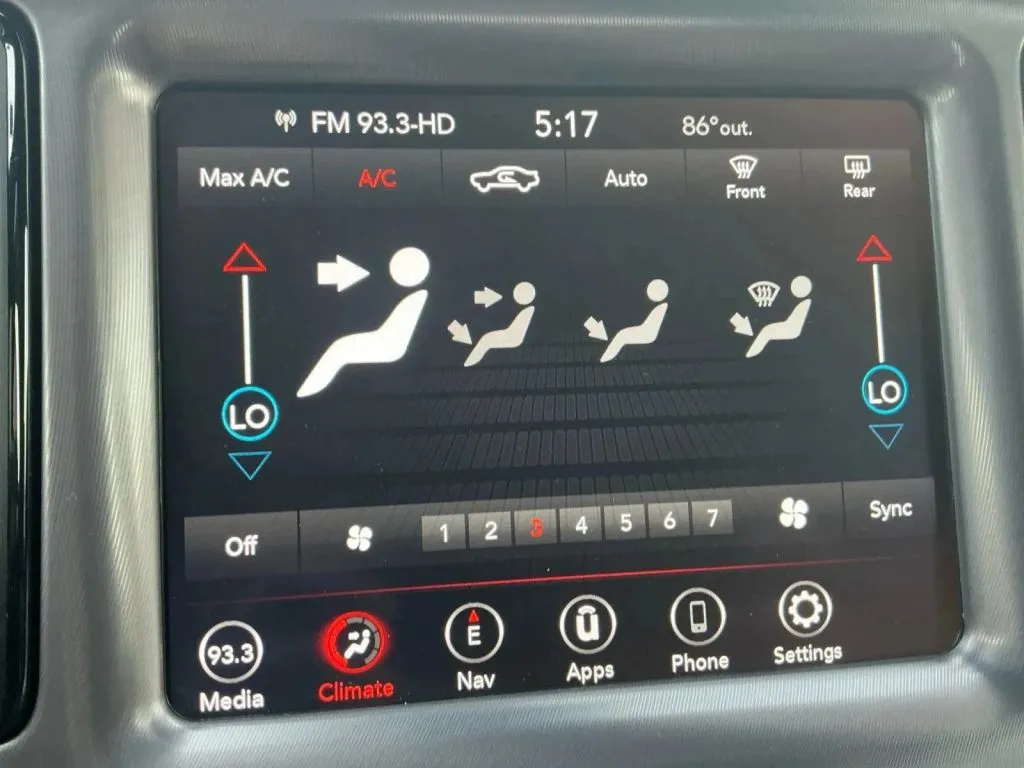 Dodge Challenger photo 30