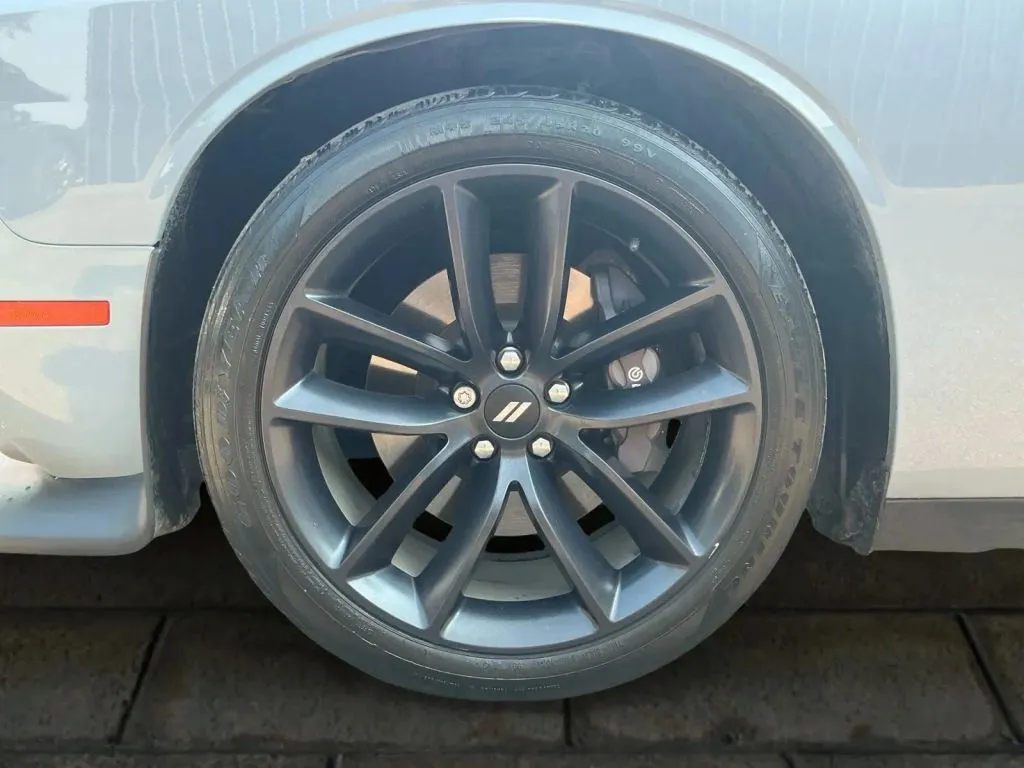 Dodge Challenger photo 23