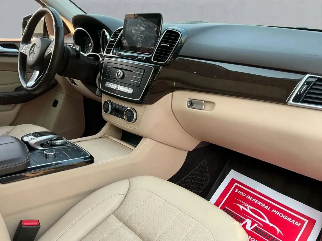 Mercedes-Benz GLE photo 21