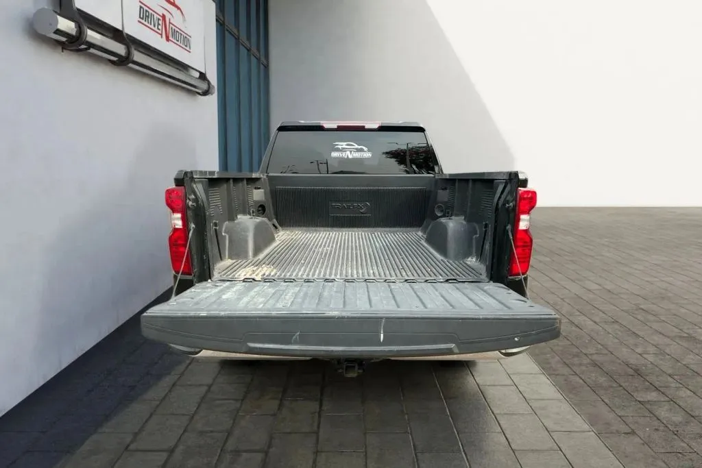 Chevrolet Silverado photo 19