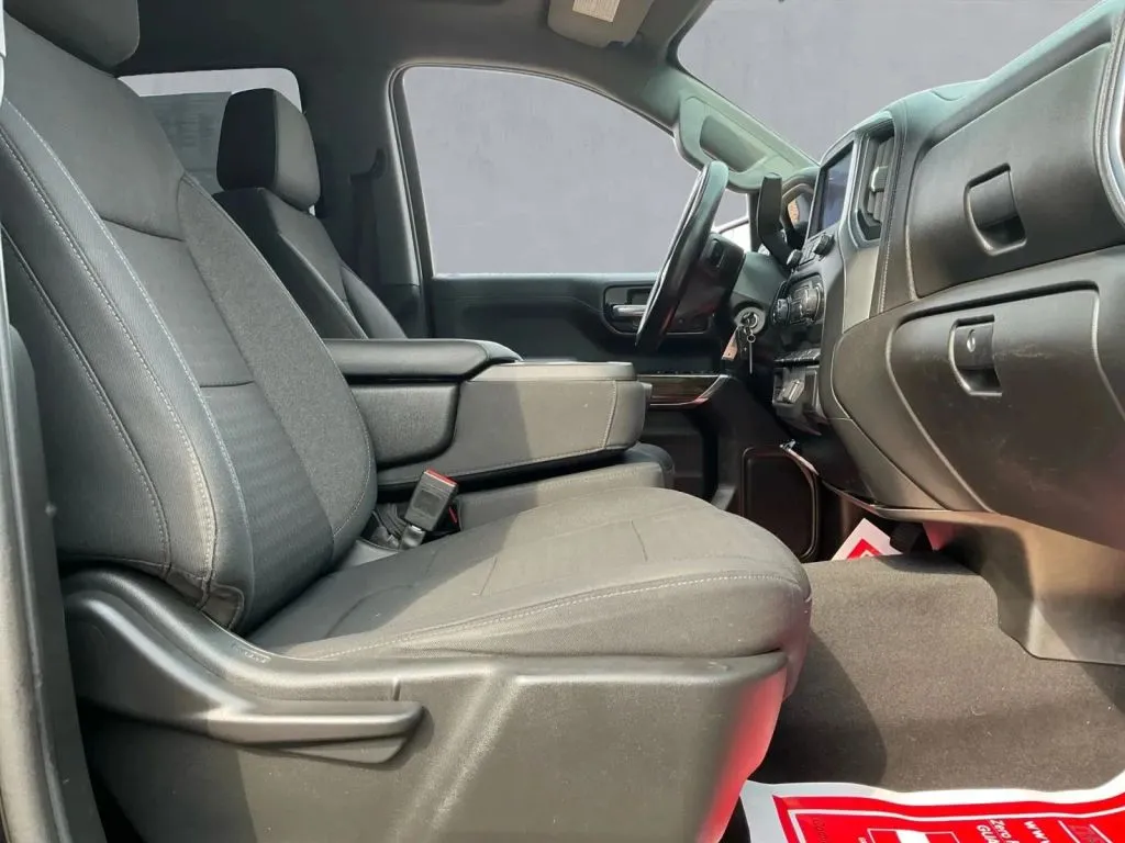 Chevrolet Silverado photo 21
