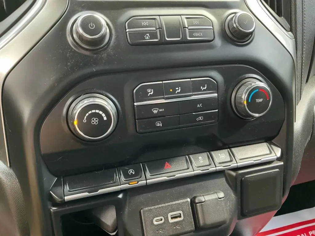 Chevrolet Silverado photo 30