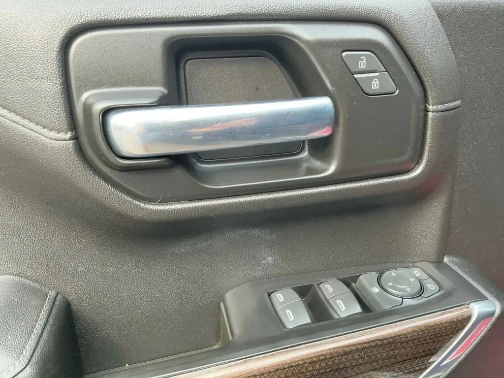 Chevrolet Silverado photo 11