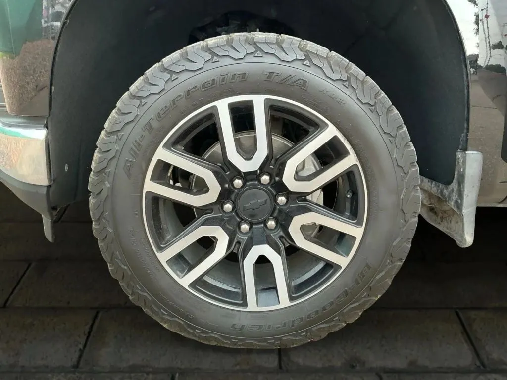 Chevrolet Silverado photo 24