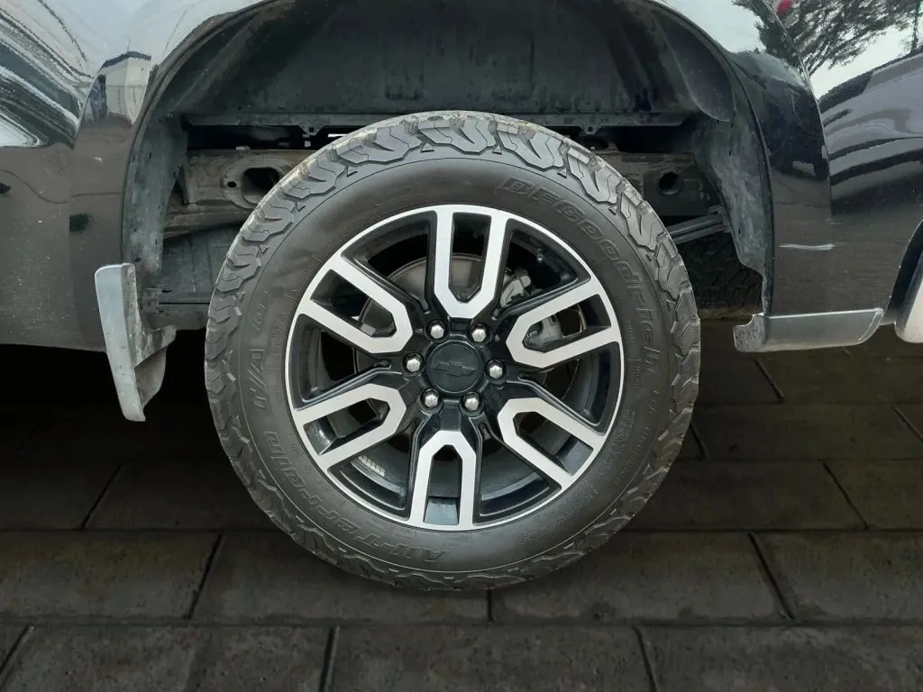 Chevrolet Silverado photo 17