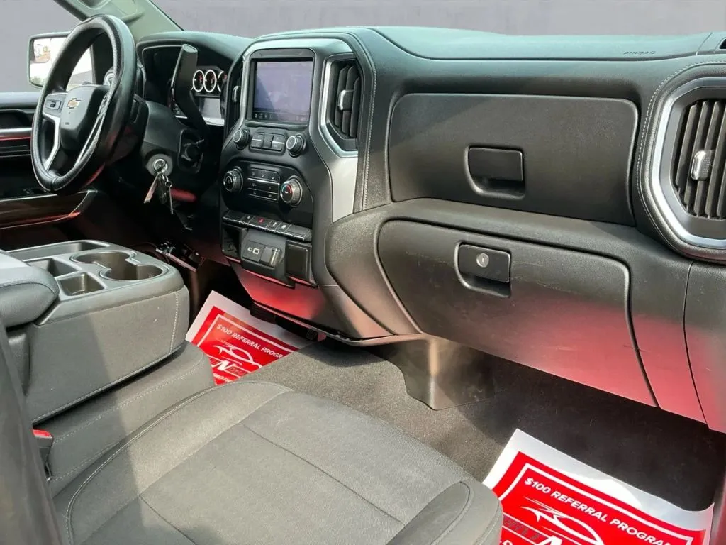 Chevrolet Silverado photo 20