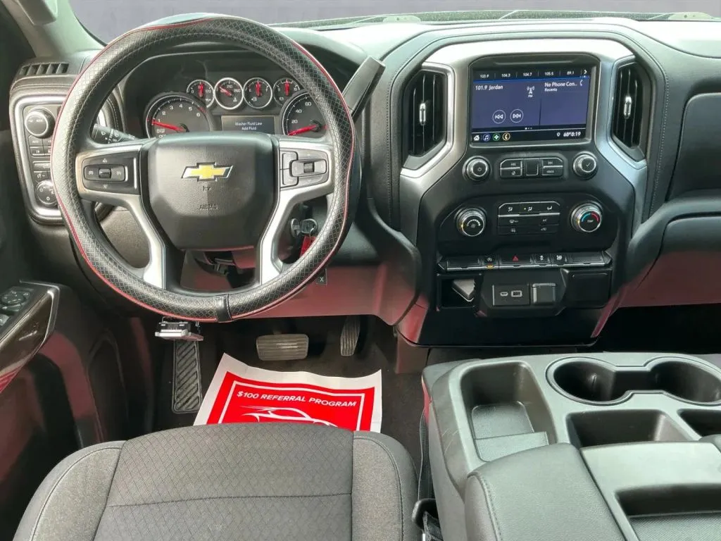 Chevrolet Silverado photo 16
