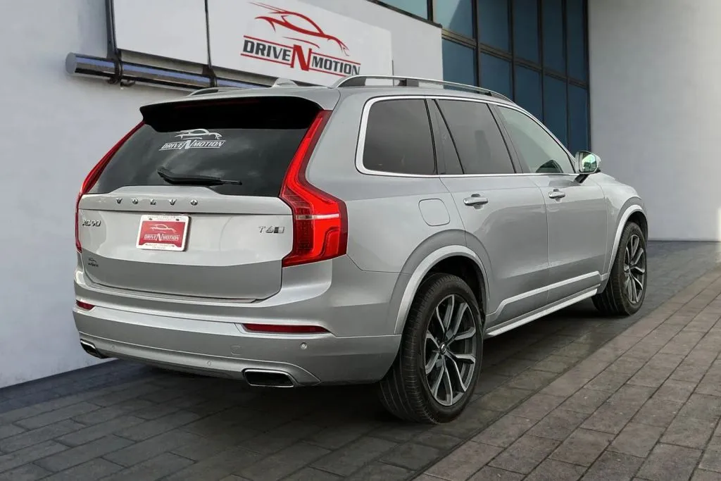 More photos of 2016 Volvo XC90 T6 Momentum Sport Utility 4D at Drive N-Motion Thornton, CO