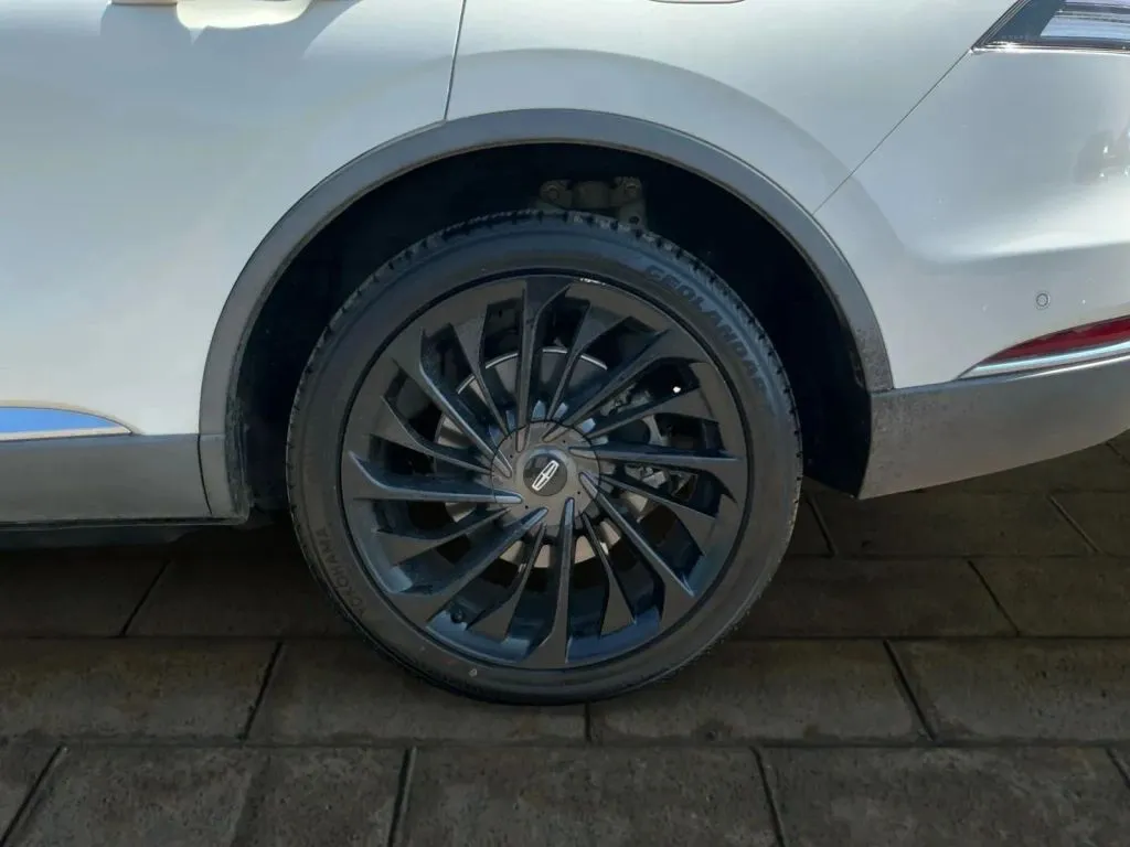 Lincoln Aviator photo 18