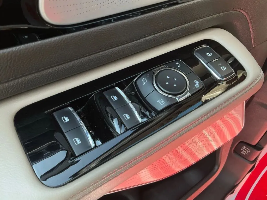 Lincoln Aviator photo 11