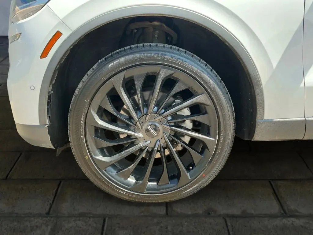 Lincoln Aviator photo 25