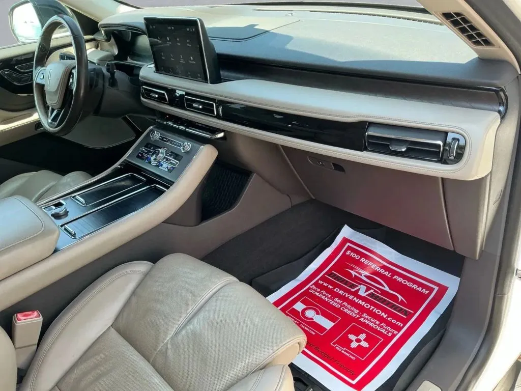 Lincoln Aviator photo 21