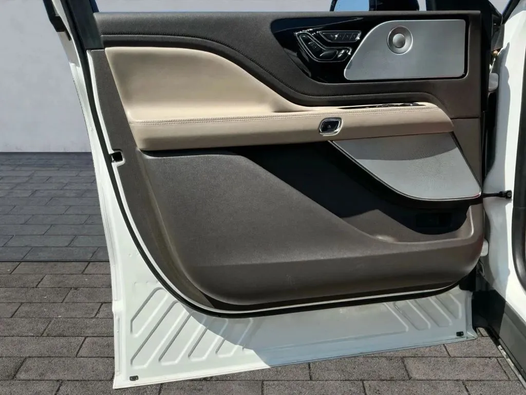 Lincoln Aviator photo 10